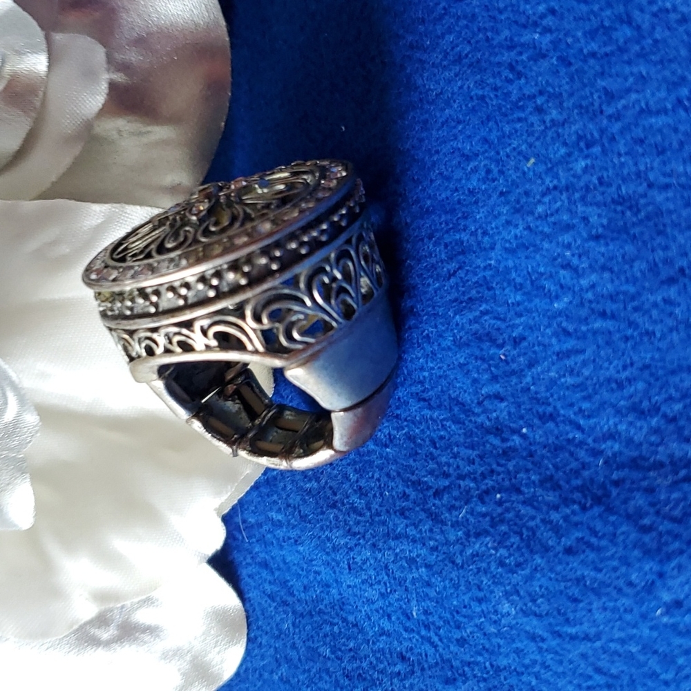 Ring $8 - Picture 3 of 8